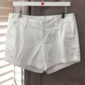 Lilly Pulitzer White Callahan short, Size 8
